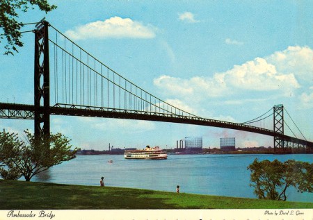 Ambassador Bridge, cez Detroit River, connecting Windsor, Canada and Detroit, Michigan, USA